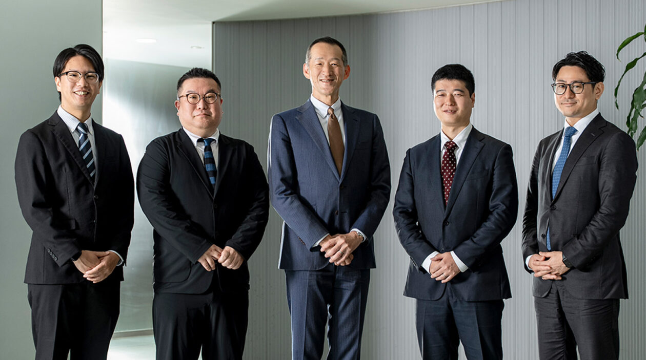 【日経ビジネス】ZEIN×CBC ── 創業100年企業が挑む、基幹システム刷新と文書管理基盤の一元化。持続的成長に向けた全社的変革の舞台裏とは 