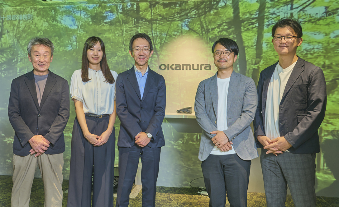 【日経ビジネス】ZEIN×オカムラ ── オフィス家具メーカーのシステム刷新プロジェクト―業務の“あるべき姿”を追い求めた理由―